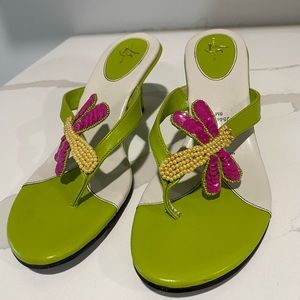 Vintage LifeStride sandals with beaded dragonfly and short heels. Size 8